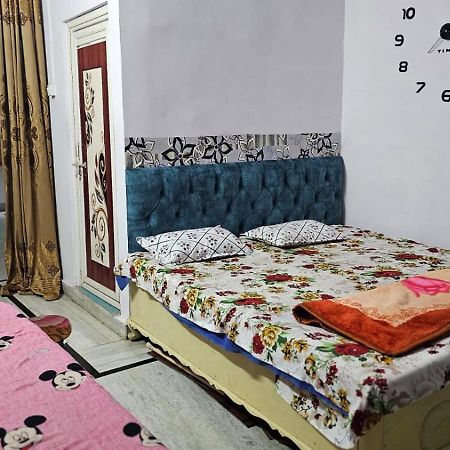 Aparna Niwas Home Stay Family Friendly Varanasi Exteriör bild